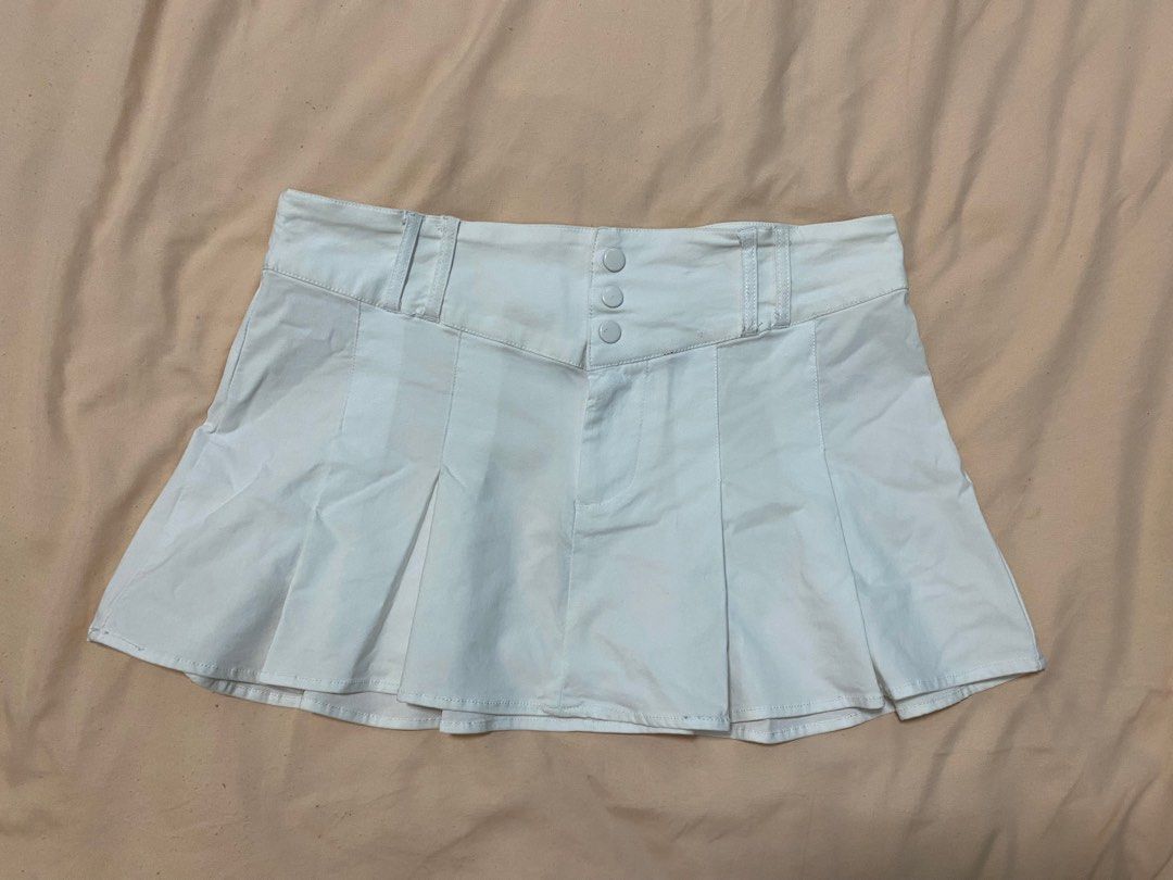 H&M LOW WAIST MINI SKIRT (Category: Skirts) located in Manila. Submitted by devillapatel (Listing ID 1301682501, Image 2). Description: RFS: need funds, doesn’t fit my current closet price is negotiable! .