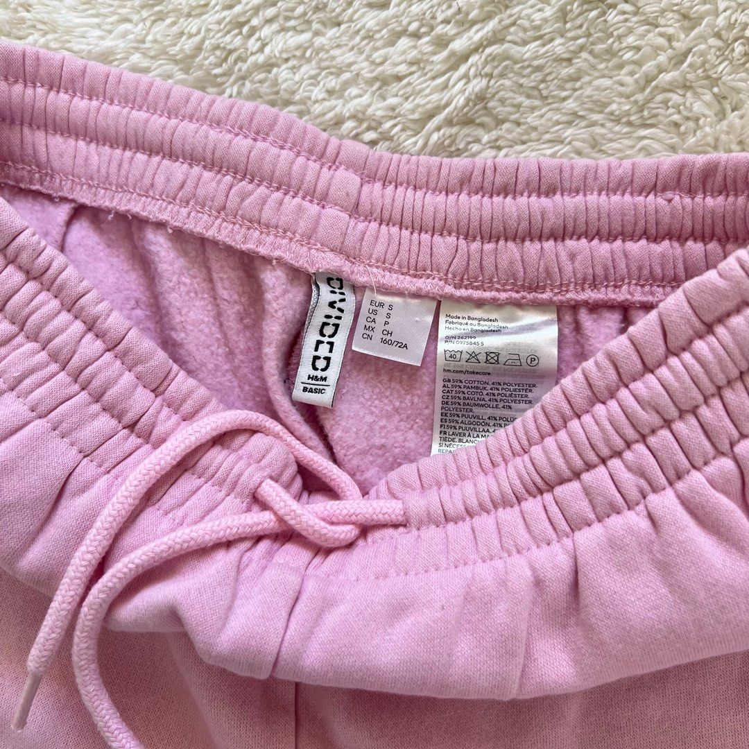 H&M pink sweatpants / joggers (Category: Other Bottoms) located in Manila. Submitted by ideclutterss (Listing ID 1301699420, Image 3). Description: Breathable thick cotton fabric, fleece fabric on the inside, and can fit XS-S rfs: decluttering mod: j&t / sdd lalamove.