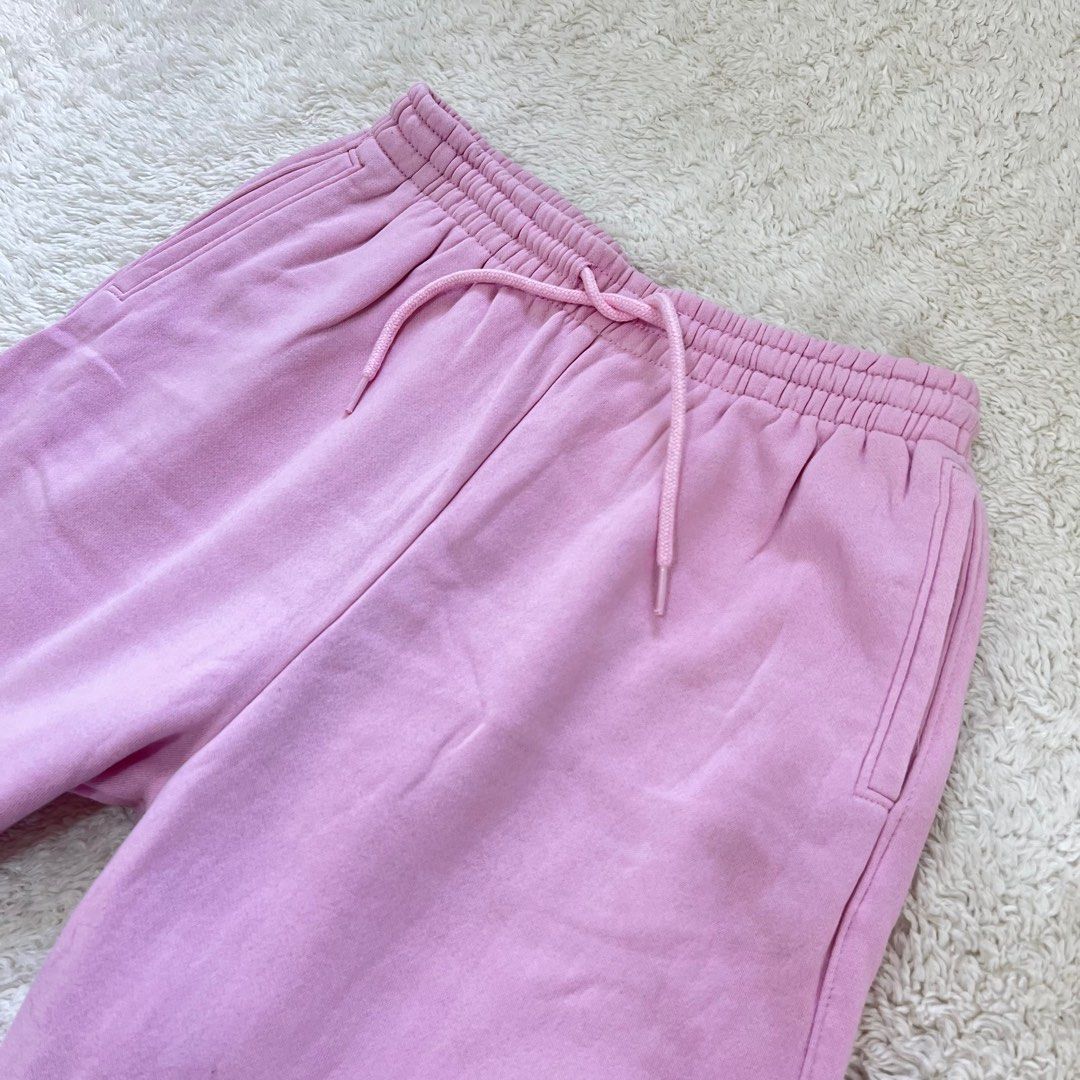 H&M pink sweatpants / joggers (Category: Other Bottoms) located in Manila. Submitted by ideclutterss (Listing ID 1301699420, Image 1). Description: Breathable thick cotton fabric, fleece fabric on the inside, and can fit XS-S rfs: decluttering mod: j&t / sdd lalamove.