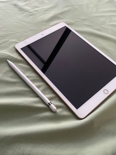 iPad 7th Gen 128gb (Wifi Only) w/ Apple Pencil 1st gen