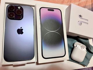 Iphone 14 pro  and airpods gen 2