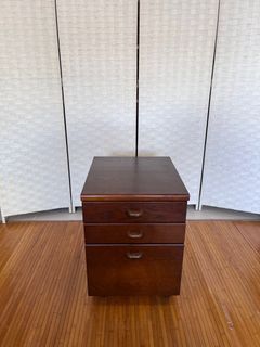 JAPAN SURPLUS SIDE/ PEDESTAL DRAWER IN GOOD CONDITION  SIZE: 15 L x 17.5 W x H 21 inches Code 0016
