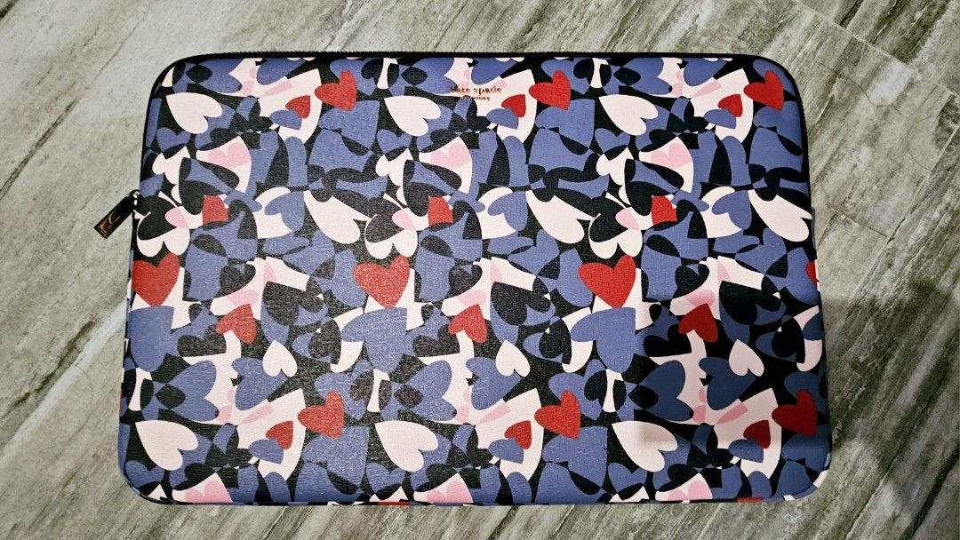 Laptop bag Kate Spade (Category: Laptop Bags & Sleeves) located in Cebu City. Submitted by mjpashion (Listing ID 1301676287, Image 1). Description: Kate Spade laptop bag with hearts design barely used Measurements: 37cm x 27cm.