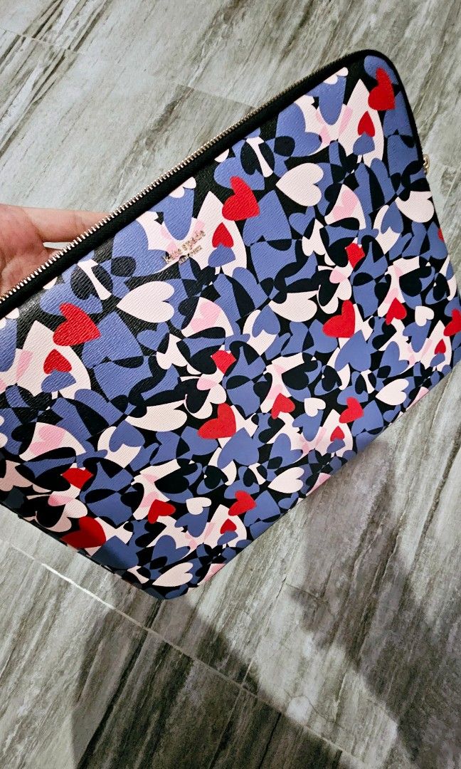 Laptop bag Kate Spade (Category: Laptop Bags & Sleeves) located in Cebu City. Submitted by mjpashion (Listing ID 1301676287, Image 3). Description: Kate Spade laptop bag with hearts design barely used Measurements: 37cm x 27cm.