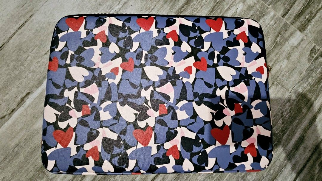 Laptop bag Kate Spade (Category: Laptop Bags & Sleeves) located in Cebu City. Submitted by mjpashion (Listing ID 1301676287, Image 2). Description: Kate Spade laptop bag with hearts design barely used Measurements: 37cm x 27cm.