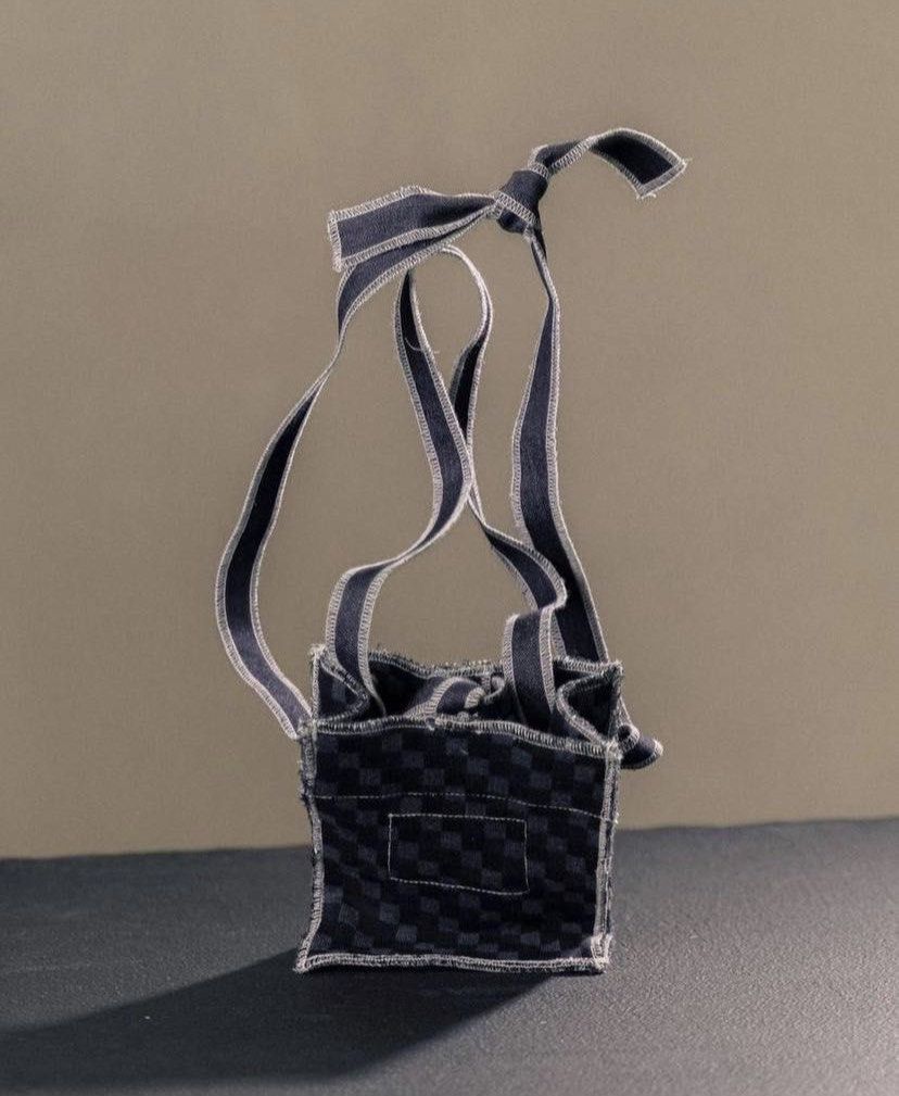 LF: Carl Jan Cruz bag PLS (Category: Cross-body Bags) located in Manila. Submitted by 29angelo (Listing ID 1301848602, Image 1). Description: Badly need a CJC bag lol Can be bnew or like new/lightly used Can be from any collection but better if neutral. If not, still dm me pls! *i was about to close a deal but another buyer was faster haha tags CJC Carl Jan Cruz Araw the line Halohalo.