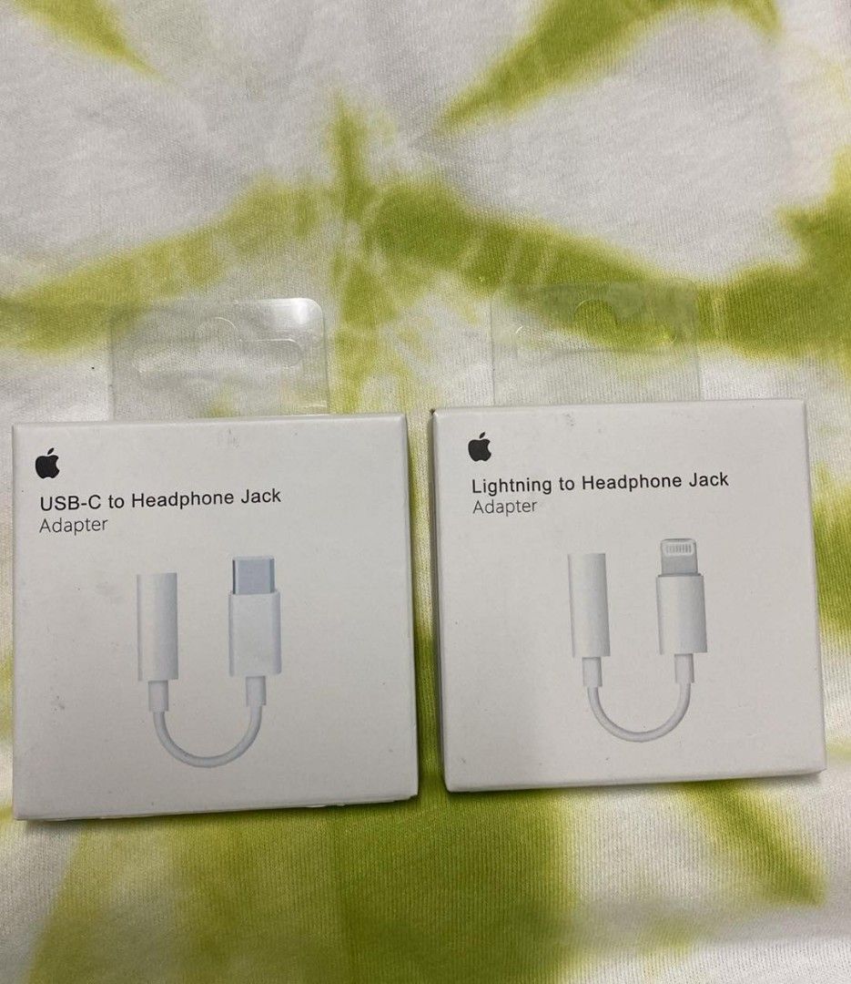 🍎Lightning to headphone jack adapter (Category: Earphones) located in Manila. Submitted by pricious (Listing ID 1301784427, Image 1). Description: .