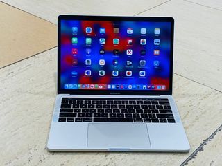 MacBook Pro (13-inch, 2019, Four Thunderbolt 3 Ports ) 16 GB RAM 512