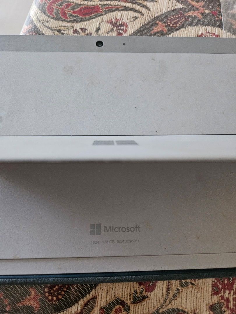 Microsoft Surface Go (Category: Laptops & Notebooks) located in Singapore. Submitted by 21stcenturyf1 (Listing ID 1301780705, Image 2). Description: Used for school previously. Battery is faulty. However, once plugged in to the charger, it can power on. You may bring to shop to get the battery checked. items included: - power supply - stylus pen.