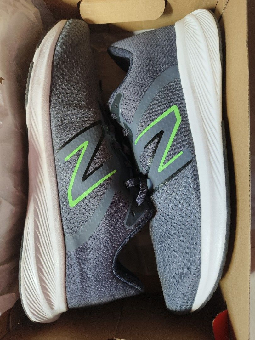 New Balance 413 Performance Shoes (Category: Sneakers) located in Manila. Submitted by rexign_ (Listing ID 1301736434, Image 1). Description: 100% Original - comes with the original box - from original price of Php 3,400. See last picture for accurate size, color, and other details..