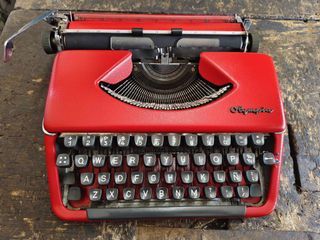 Portable olympia manual typewriter