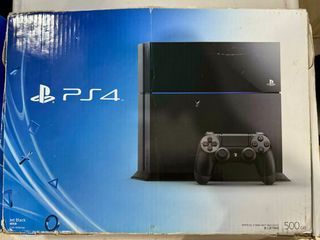 PS4 500gb with two orig controllers