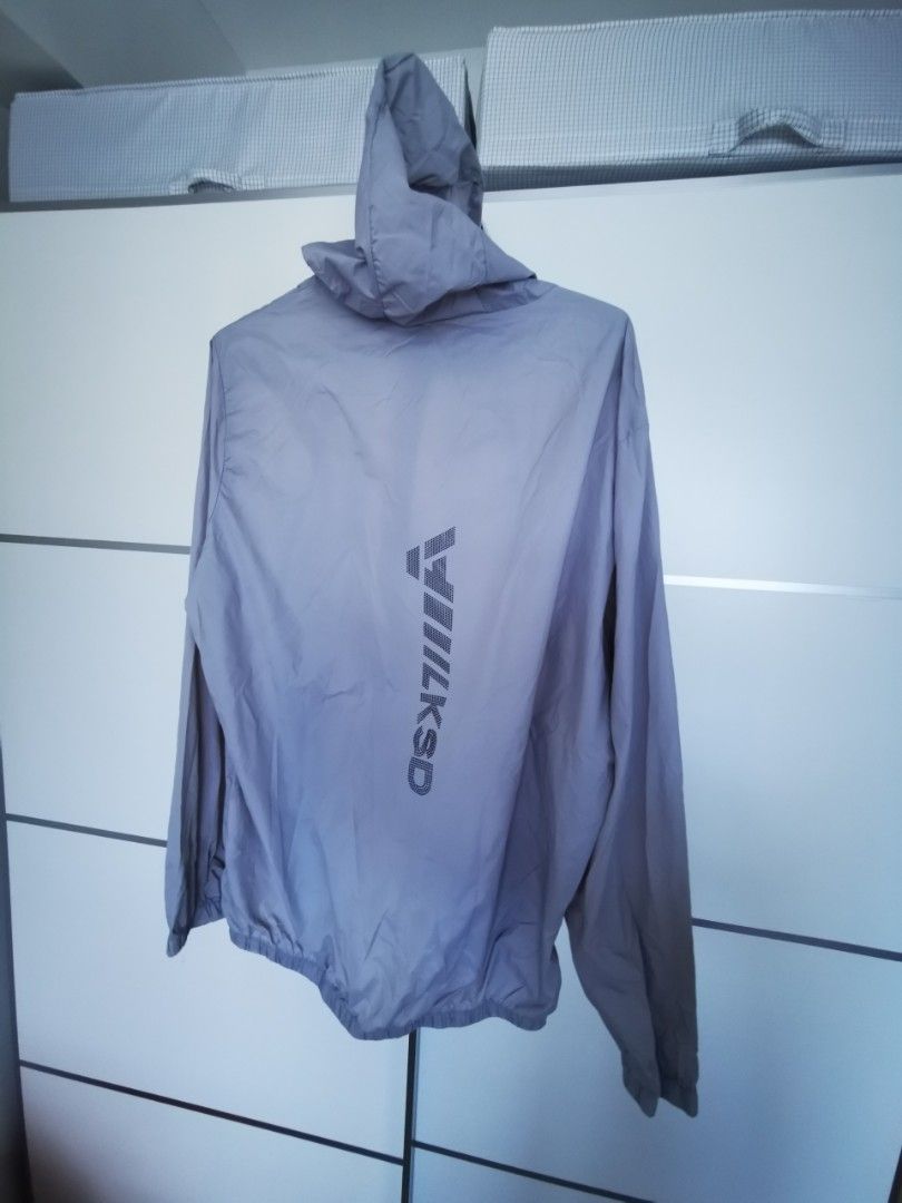 Rain Jacket (Category: Other Sports Equipment and Supplies) located in Singapore. Submitted by atst0923 (Listing ID 1301746423, Image 2). Description: Selling a brand new rain jacket for $15. This is Size XL. For normal polo shirt I'm wearing Size M (as a reference). Bought it for golf but my wife got me another piece so letting go this. Collection at 18B CIRCUIT ROAD..
