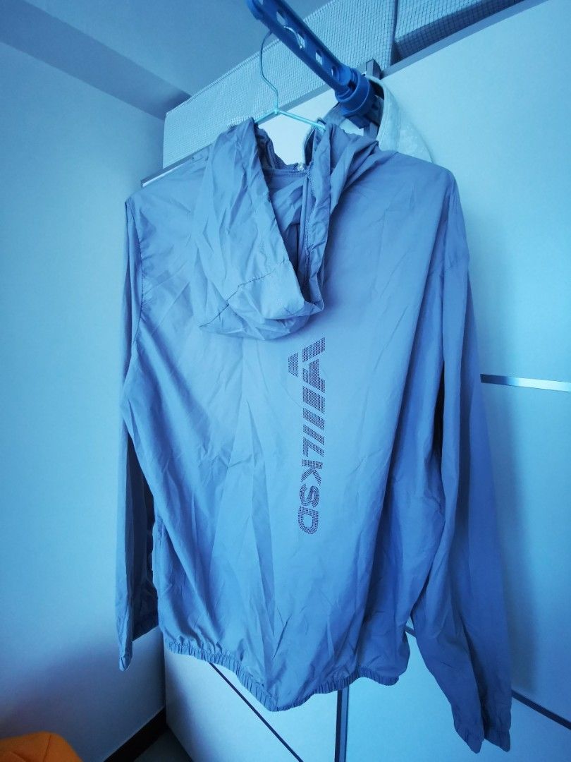 Rain Jacket (Category: Other Sports Equipment and Supplies) located in Singapore. Submitted by atst0923 (Listing ID 1301746423, Image 3). Description: Selling a brand new rain jacket for $15. This is Size XL. For normal polo shirt I'm wearing Size M (as a reference). Bought it for golf but my wife got me another piece so letting go this. Collection at 18B CIRCUIT ROAD..