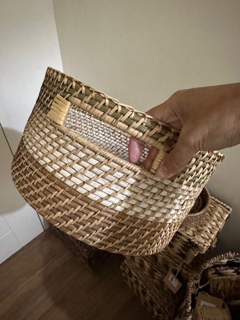 Rattan Round Native Baskets (Category: Storage Boxes & Baskets) located in Pasig City. Submitted by xxserendipityxx (Listing ID 1301719277, Image 3). Description: 9x6 in - P500 11x6 in - P600 Export quality..
