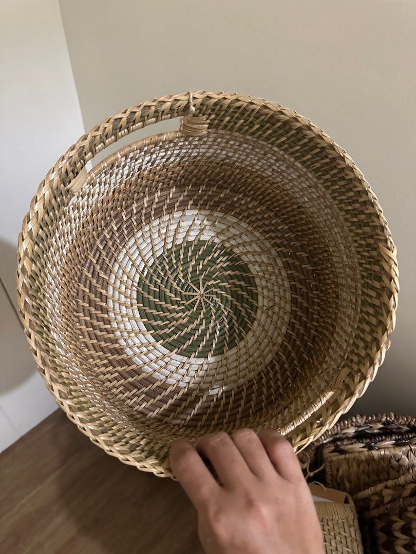 Rattan Round Native Baskets (Category: Storage Boxes & Baskets) located in Pasig City. Submitted by xxserendipityxx (Listing ID 1301719277, Image 2). Description: 9x6 in - P500 11x6 in - P600 Export quality..