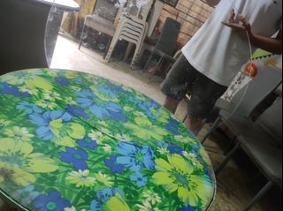 Round centre table