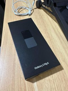 Samsung ZFlip 5  8/256GB Graphite Factory Unlocked