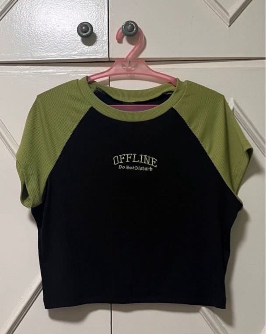 Shein Black and Green Sleeve Tee (Category: Others Tops) located in Quezon City. Submitted by ashyly. (Listing ID 1301712983, Image 2). Description: ✮ Shein Black and Green Sleeve Tee| Size: Large (But can also fit small-medium) | Bought For: ₱263 Selling For: ₱120 — MOP: Gcash for more infos, dm me!.