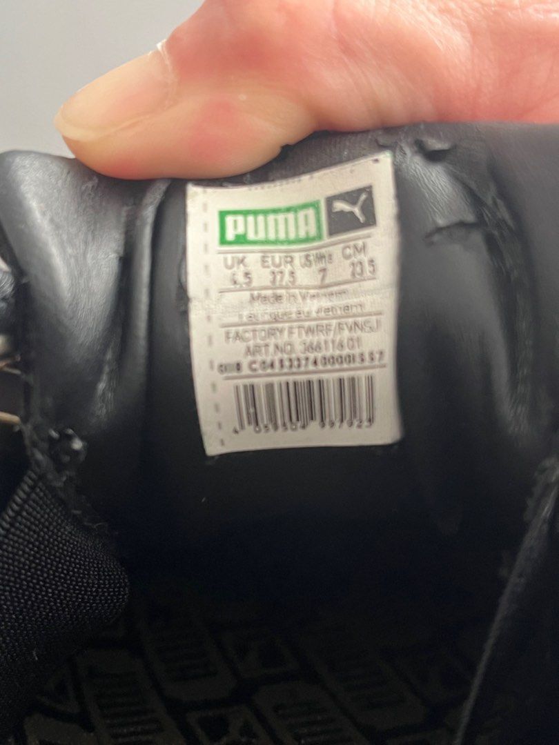Shoe (Category: Flats) located in Singapore. Submitted by alantht (Listing ID 1301678621, Image 1). Description: What you see is what you get No refund..