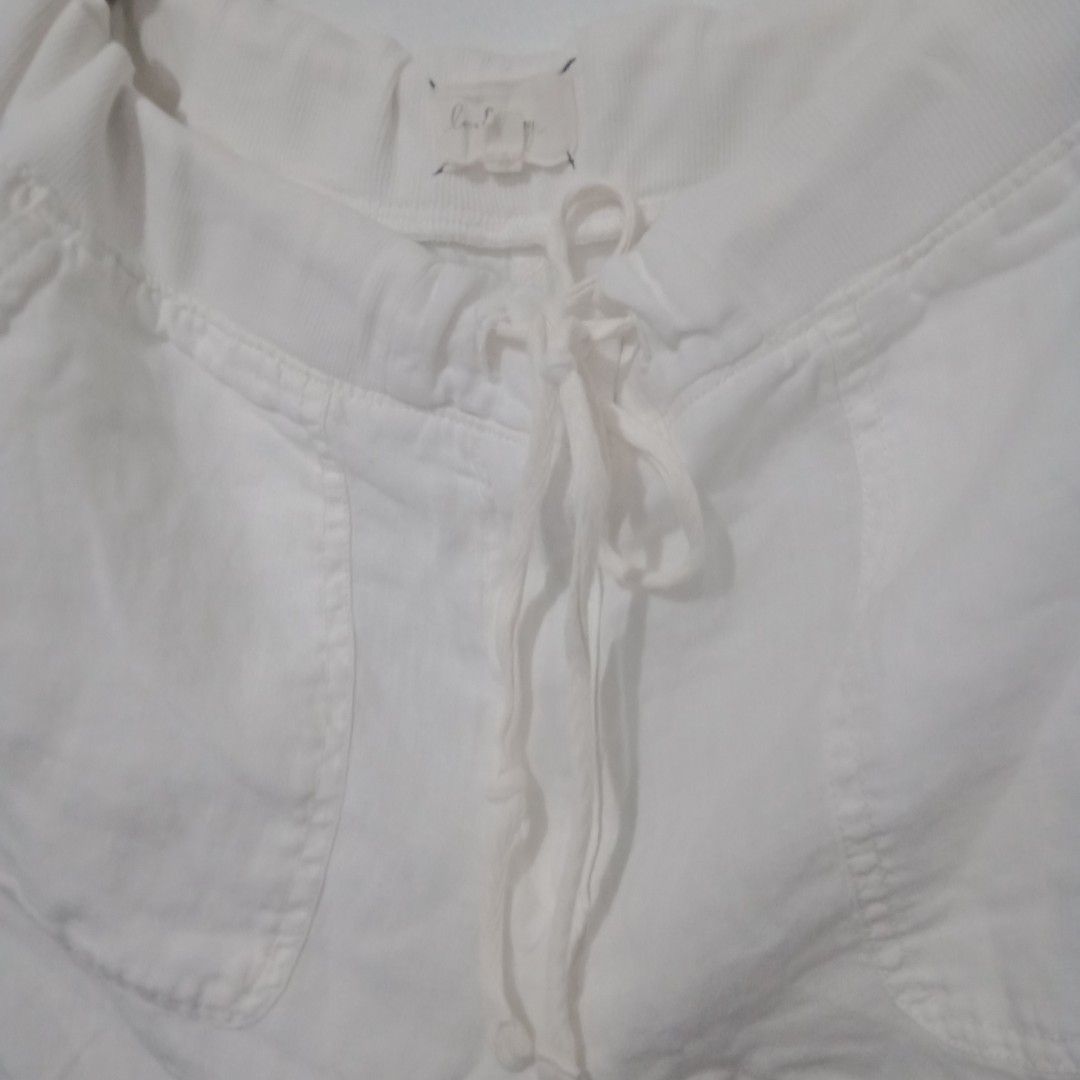 Summer white pants (Category: Other Bottoms) located in Quezon City. Submitted by plus4lessshop (Listing ID 1301853421, Image 2). Description: Very nice in actual best fits to 28-30 waistline.