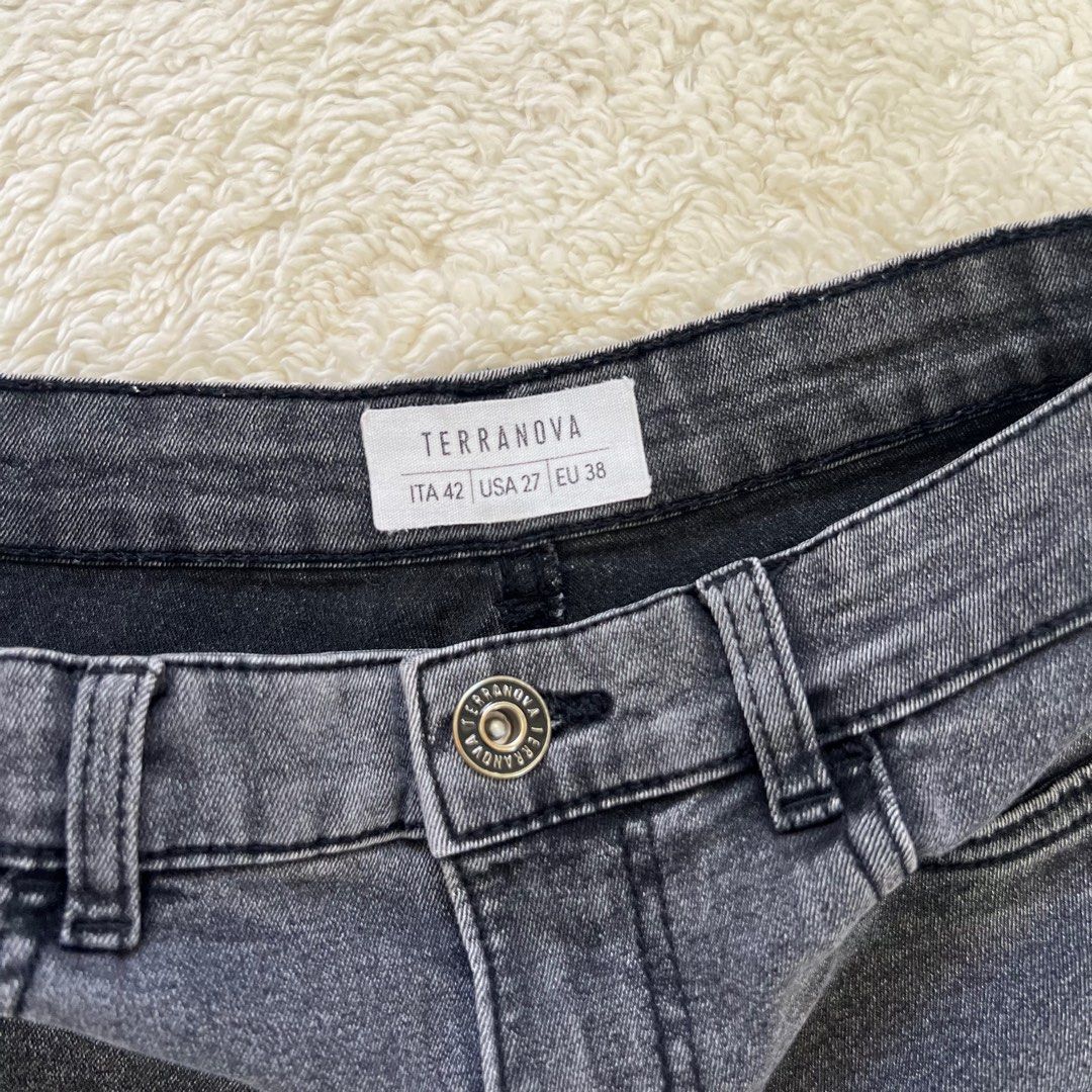 Terranova cuffed highwaisted black shorts (Category: Shorts) located in Manila. Submitted by ideclutterss (Listing ID 1301694339, Image 3). Description: Fake pockets on the front and the color is faded black (as is) Stretchy fabric, can fit size 25-27 rfs: decluttering mod: j&t / sdd lalamove.