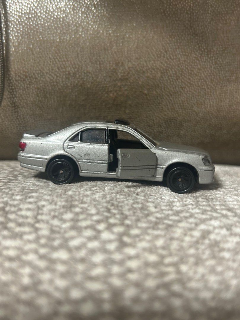 Tomica toyota crown athlete cheap