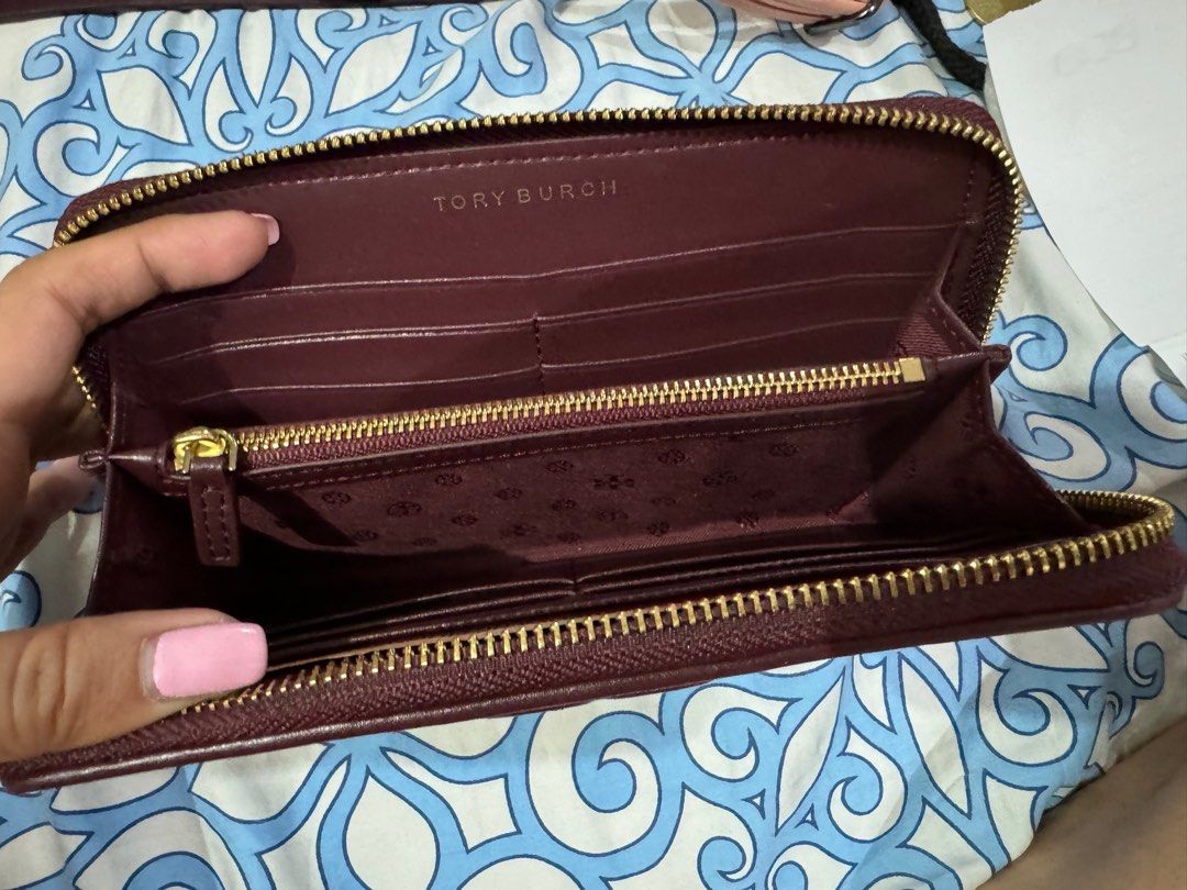 Tory burch quilted wallet (Category: Luxury Bags & Wallets) located in Las Pinas. Submitted by annibeah (Listing ID 1301709350, Image 3). Description: Used a few times.