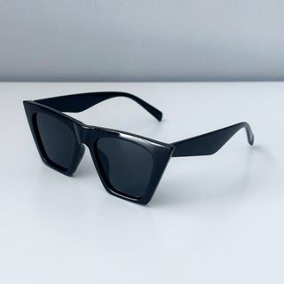 (US) THA SHADE Kaia Sunglasses in Black