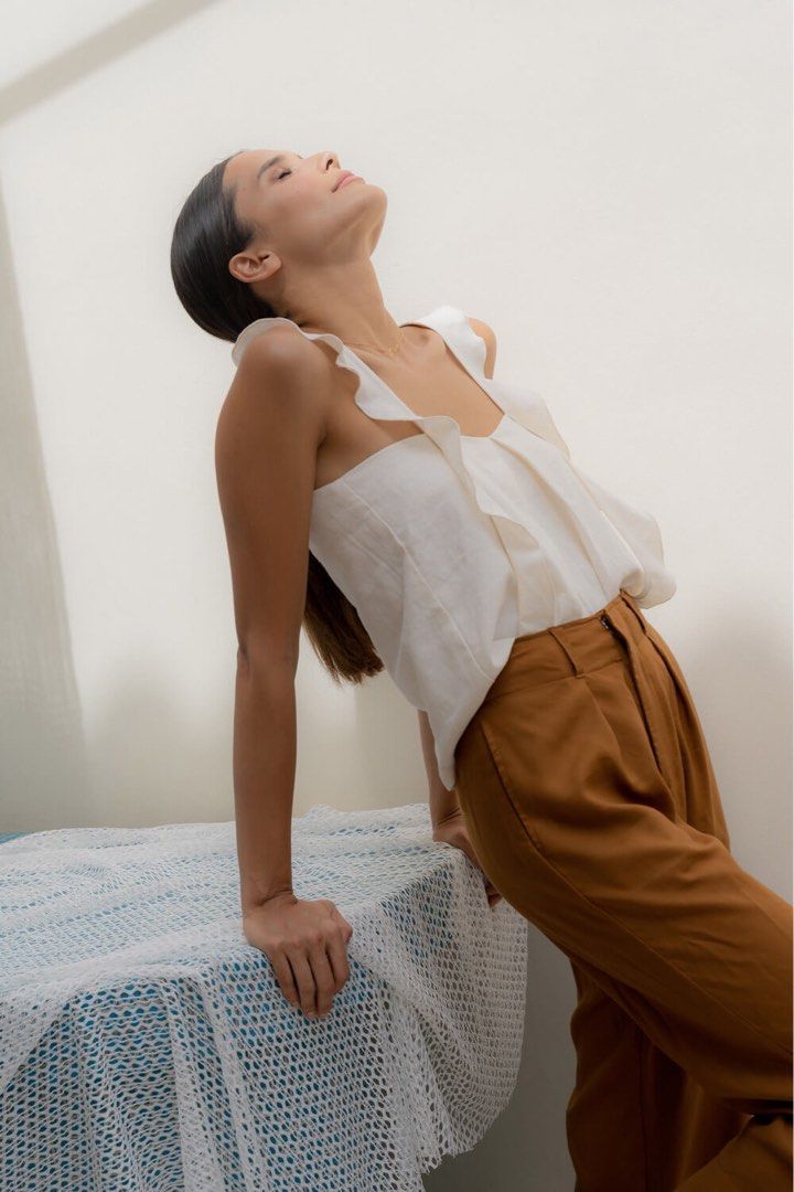 Wear Anika Emilia Top (Category: Sleeveless) located in Muntinlupa City. Submitted by my.archives (Listing ID 1301681225, Image 1). Description: 🌤️ SRP: 2,900 🌤️ Condition: 10/10 🌤️ RFS: Gained weight 🌤️ Perfect for S-M frames as Anika sizing runs a bit small to super sakto lang 🤣.
