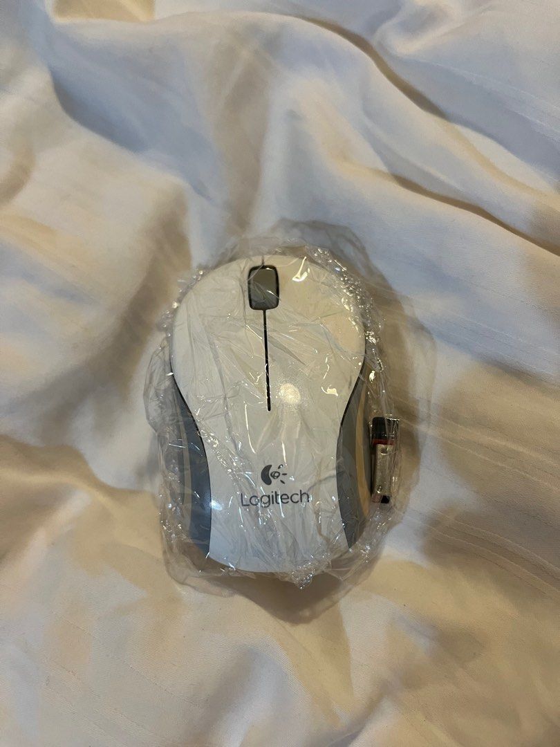 Wireless Mouse (Category: Mouse & Mousepads) located in Singapore. Submitted by ethanolforever (Listing ID 1301853622, Image 1). Description: .