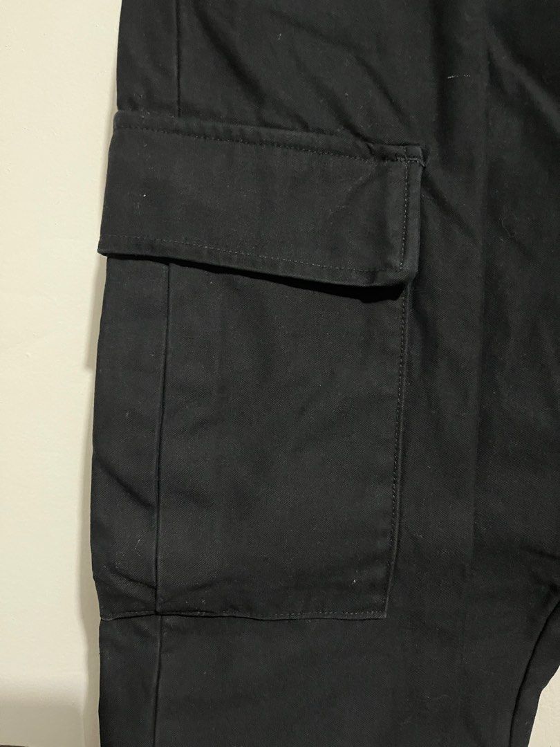 WTAPS Black Cargo Pants (Category: Joggers) located in Quezon City. Submitted by oldbutgold1995 (Listing ID 1301823863, Image 3). Description: Condition: 10/10 Color: no fading Size: W: 30in L: 38.5in.