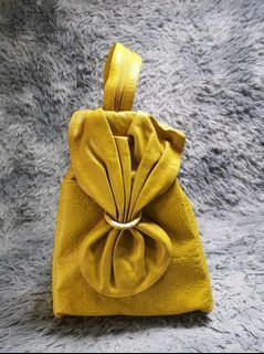 Yellow Zipper Ribbon Leather Bucket Bag