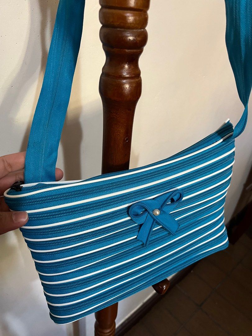 Zipper crossbody bag (Category: Cross-body Bags) located in Bulacan. Submitted by declutterwitharia (Listing ID 1301731169, Image 3). Description: very cute design. in very good condition. unused. nice for kids & teens/ adults Price still negotiable for sure buyers just PM ☺️.