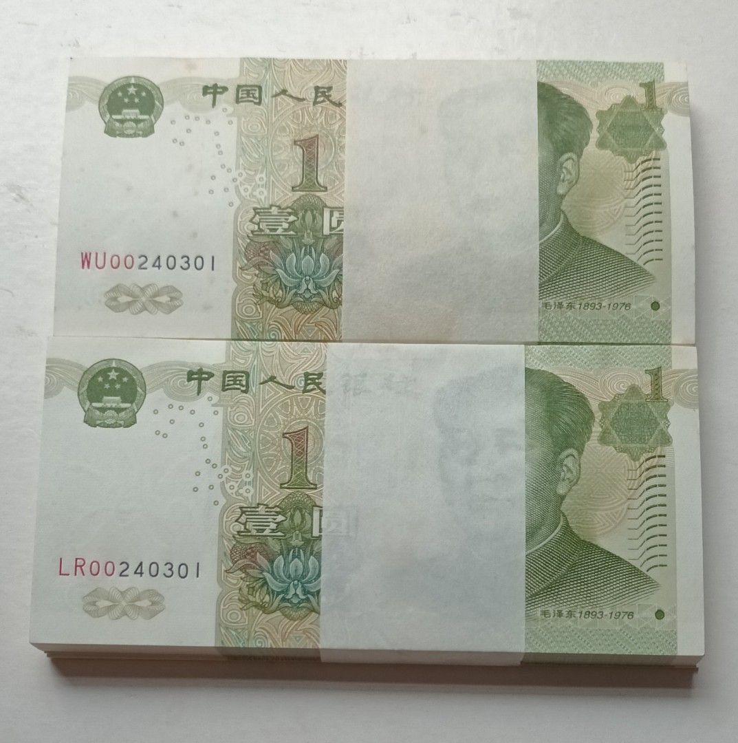 00240301-400x2刀同號碼：第五版人民幣1元（1999年兩冠）兩刀各100張連號UNC，有黃（LR, WU00240301-400）,  興趣及遊戲, 收藏品及紀念品, 錢幣- Carousell
