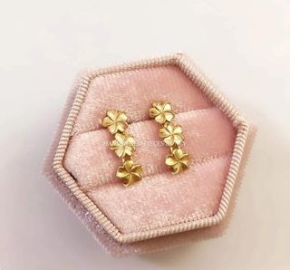 18k Saudi Gold Triple Flower Earrings