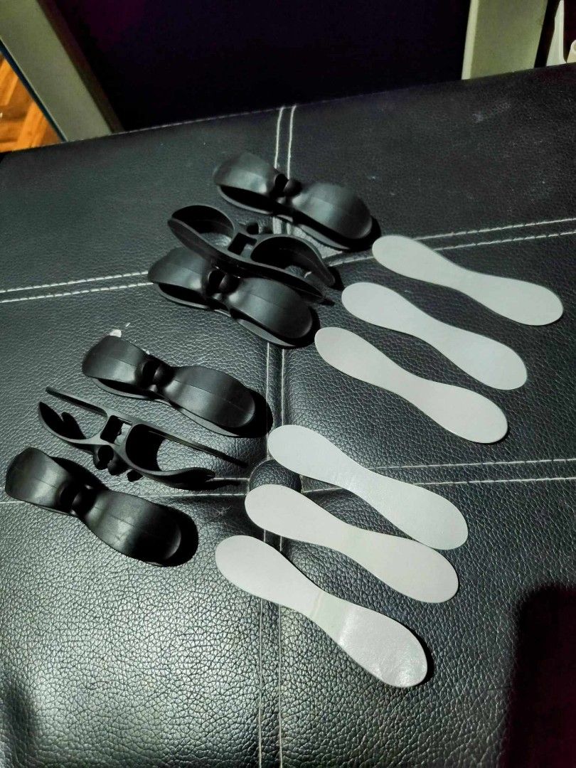 3FOR100 STICKY HOOKS CABLE WIRE ORGANIZER (Category: Chargers & Cables) located in Manila. Submitted by blessap26genmerch (Listing ID 1301916307, Image 2). Description: .