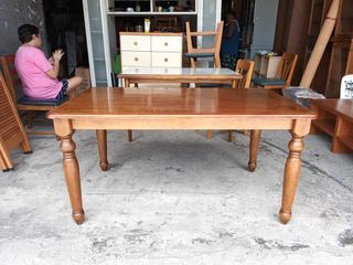 4-6 seater dining table