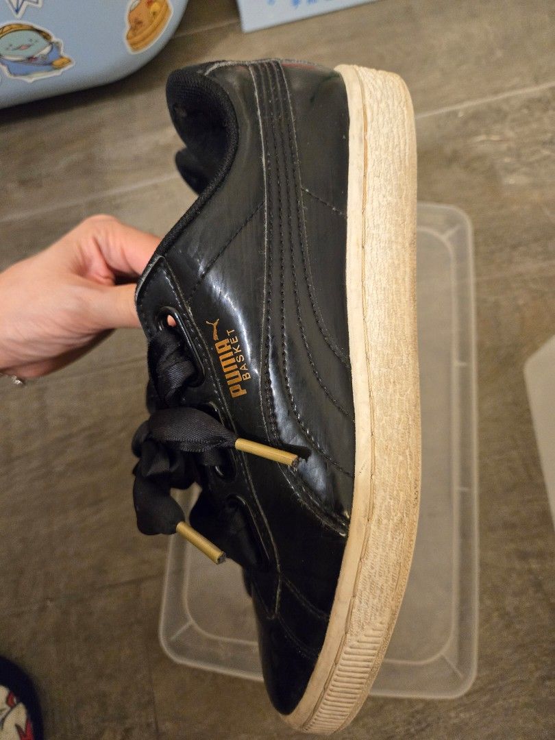 日本版Puma蝴蝶結黑色漆皮波鞋black ribbon sneakers trainers in patented leather, 女裝, 鞋,  波鞋- Carousell