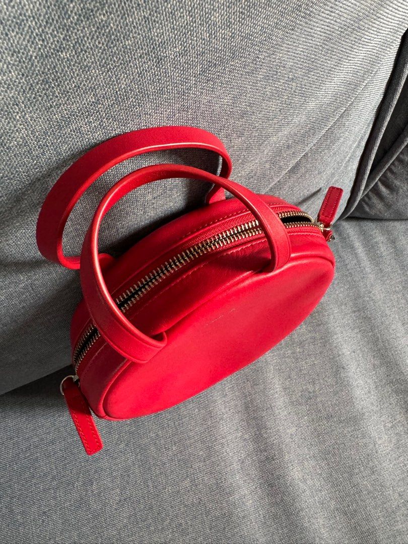 agnes leather bag with strip, 名牌, 手袋及銀包- Carousell
