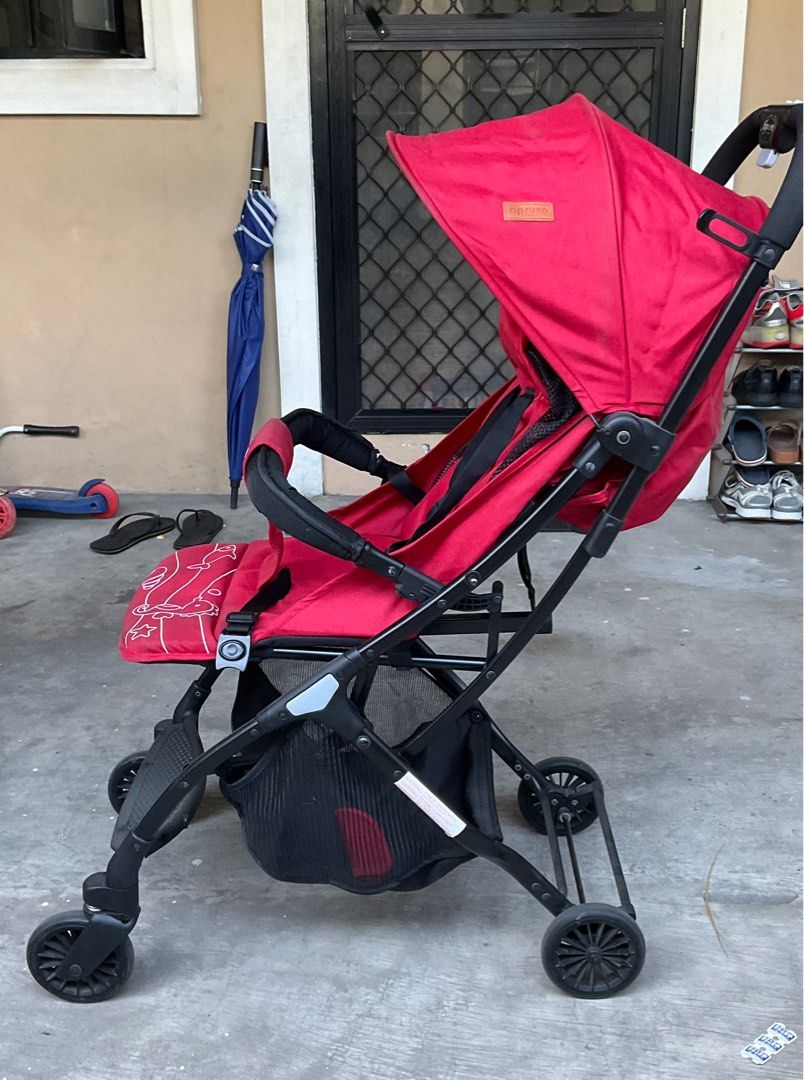 Apruva Traxlite Portable Stroller (Category: Strollers) located in Manila. Submitted by piyerrr03 (Listing ID 1301870992, Image 3). Description: Apruva is a premium manufacturer of baby strollers, playpens, car seats, walkers, and various kinds of carriers. They have a reputation for quality and durability and they are committed to offering their customers the highest-quality products. Apruva is a travel system that is designed to be safe, comfor