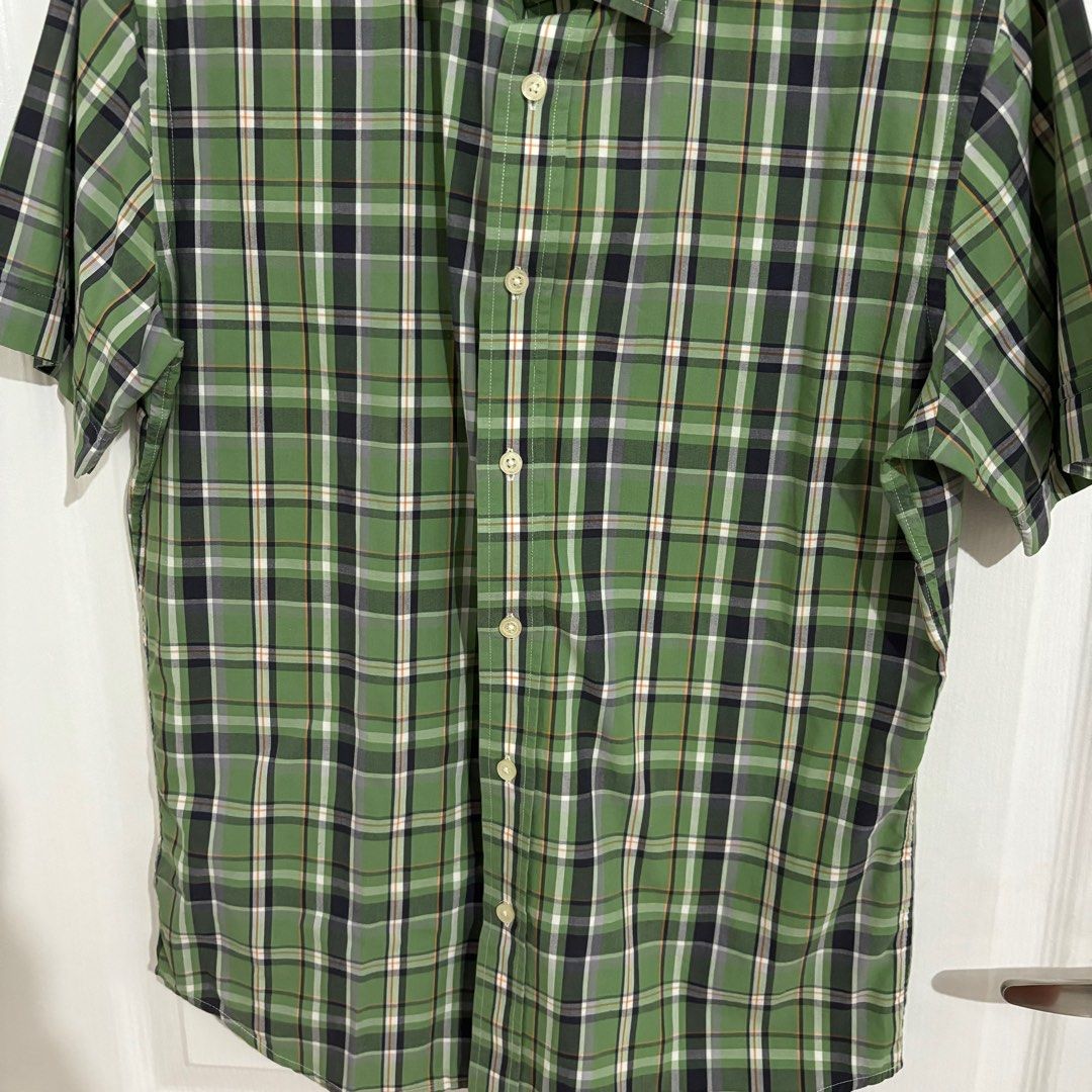 Banana Republic Green Checkered Polo (Category: Tshirts & Polo Shirts ) located in Quezon City. Submitted by jemgemsph (Listing ID 1301951459, Image 3). Description: Banana Republic Original Small No issues No flaws Store bought.