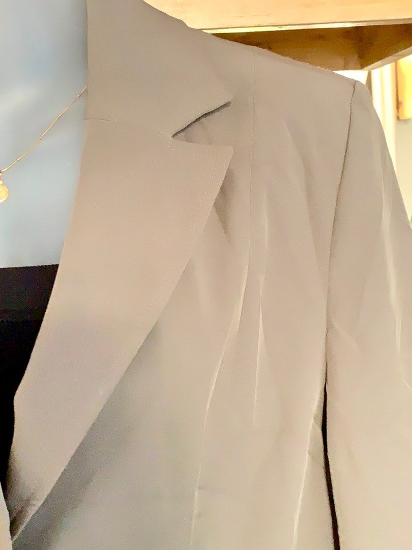 Blazer M-L (Category: Coats, Jackets and Outerwear) located in Guagua. Submitted by rizza4 (Listing ID 1301940151, Image 3). Description: .