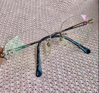 BURBERRYS Titanium eyeglass. Frameless eyeglass