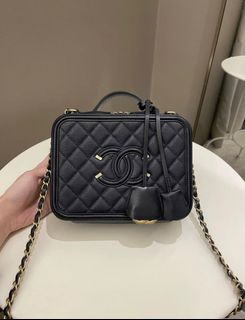 (Category: ) located in . Submitted by cldluxefinds (Listing ID 1302000828, Image 1). Description: .
