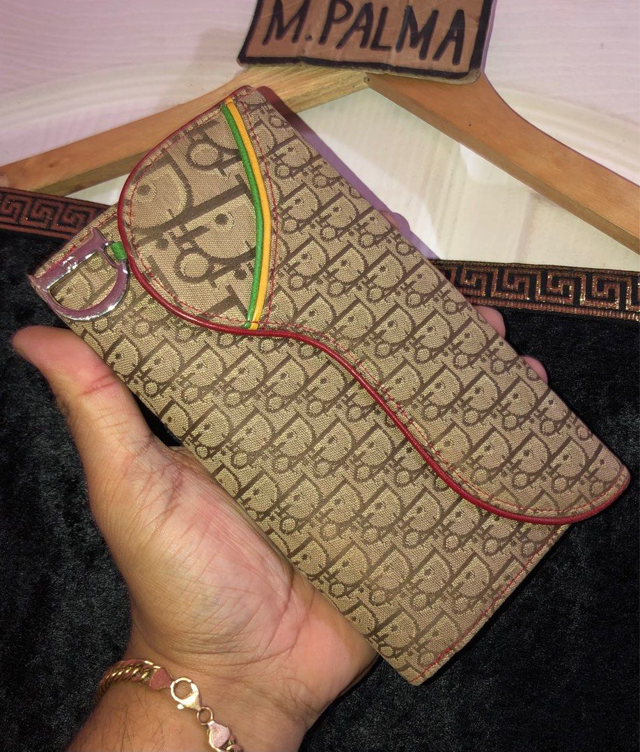 Christian dior saddle wallet 4x7 authentic (Category: Luxury Bags & Wallets) located in Manila. Submitted by marisianshop (Listing ID 1301860172, Image 1). Description: Christian dior saddle wallet 4x7 authentic.