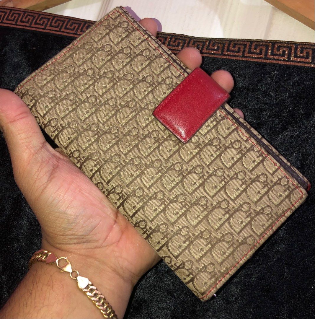 Christian dior saddle wallet 4x7 authentic (Category: Luxury Bags & Wallets) located in Manila. Submitted by marisianshop (Listing ID 1301860172, Image 3). Description: Christian dior saddle wallet 4x7 authentic.