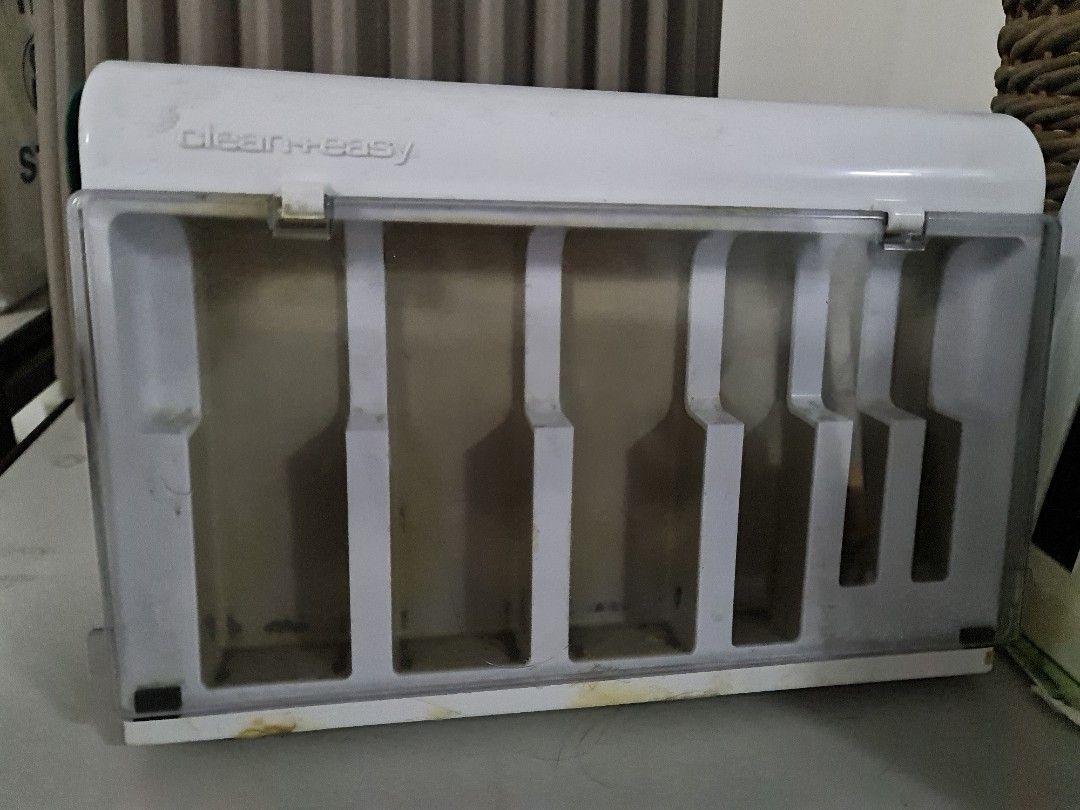 Clean and Easy cartridge wax warmer (Category: Hair Removal) located in Caloocan City. Submitted by 211sc (Listing ID 1301963845, Image 1). Description: working cartridge wax warmer. original Clean and Easy. bought November 2019, used for 4 months then pandemic hit. re used September 2021 till May 2023. needs cleaning. can be cleaned using baby oil. original price 7500 set..