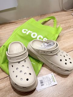 Crocs Classic Crush Clog in Bone