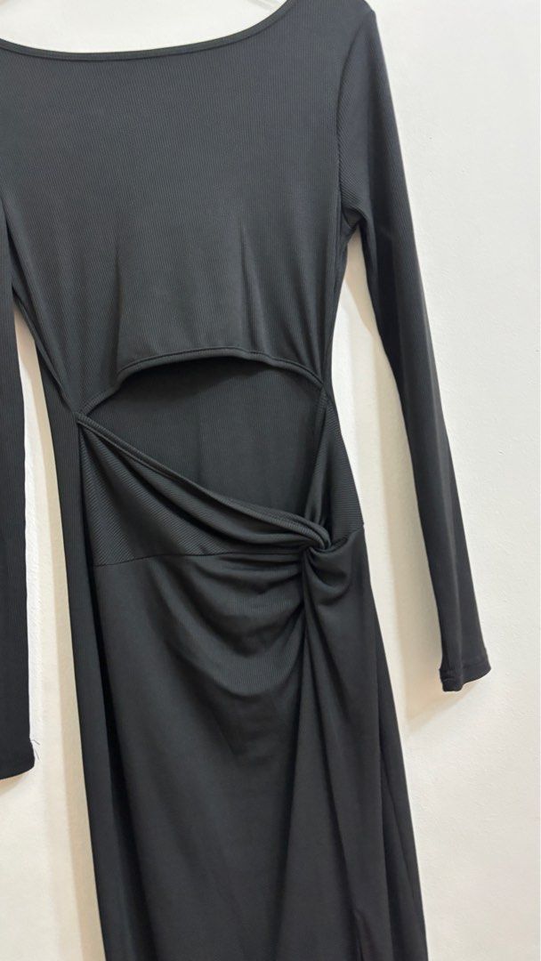 Cut out long sleeves dress (Category: Dresses) located in Las Pinas. Submitted by sem.3yx (Listing ID 1301955317, Image 2). Description: Personal fave XS on tag Shein .